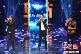 钟镇涛再唱经典rap版 即兴改编玩转freestyle图片