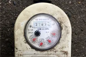 天价水费！住了8年第一次收到催水费通知 一看吓一跳欠费近9万！图片