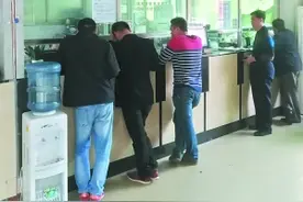 “老车”年检 过关真有那么难？图片