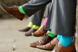 印度男子在车上脱袜被逮捕 因脚太臭引乘客不满图片