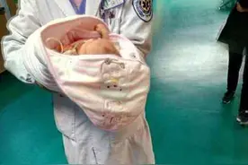 出生1天被遗弃女婴爸爸现身：家里人非要生儿子图片