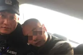 错把他家当自家 醉汉进门唱歌又吟诗，还要赖着睡午觉图片