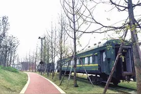 火车开进公园 成都又多了一处网红打卡圣地图片
