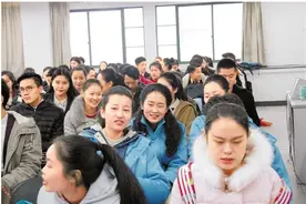浙江传媒学院艺考昨开考 166∶1，播音主持考生过独木桥图片