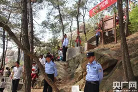 数万名游客聚会 “三月初七”湖北枣阳市唐梓山庙会图片