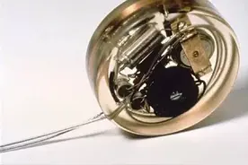 最早的心脏起搏器，是这样的！图片