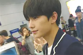 邓超抵渝先吃火锅 杨洋对粉丝很有爱图片