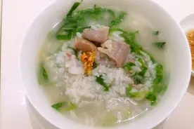养胃猪骨粉肠粥的做法图片