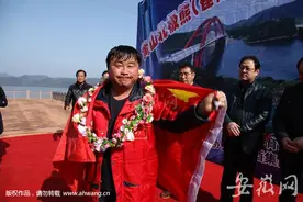 “黄山奇人”崔德益下月初挑战南极冰海图片