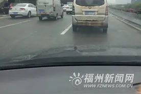 市民纷纷举报交通违法行为 警方对线索进行筛选图片