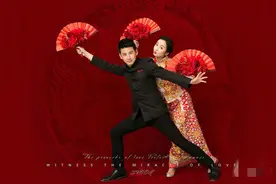 “东华上仙”中式婚照曝光 搞怪卖萌显恩爱图片