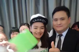 打开麦麦的正确方式-论自拍与被拍的差别，看麦麦如何让拍照白痴变顶级摄影师图片