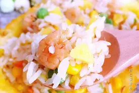 虾仁菠萝炒饭浪漫樱花季图片