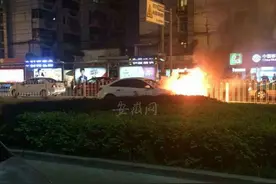 雪佛兰科鲁兹私家车当街自燃 车主称刚买4年图片