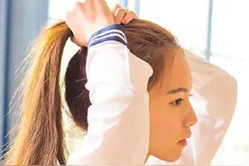扎个头发都要发脾气？速成丸子头&编发教程图片