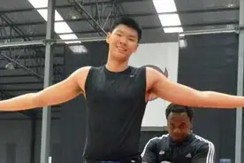 国青憾负美国，范子铭贡献22分图片