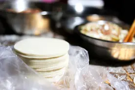 惊呆了！剩饺子皮还可以这么吃？图片