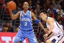 马布里"技犯"后仅得1分 连续两场吃T太焦躁图片
