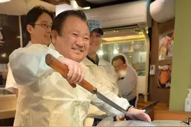 东京鱼市新年首次拍卖金枪鱼 一公斤合7万日元.图片