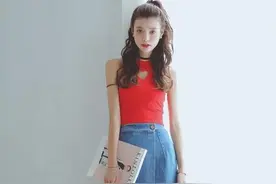 高腰中长款牛仔裙率性又有风情图片