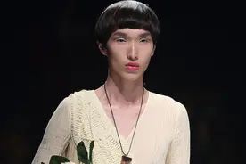 不活了！男模伪娘妆走T台比女人还妩媚图片
