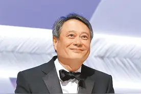 李安：不是挨巴掌就是获掌声图片