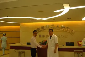 广东省第二医院整形外科与爱问医生签约 实现互联网医美O2O图片