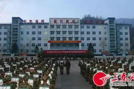 武警榆林支队新兵大队：野营拉练挑极限图片
