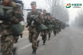 荣耀挑战！武警天安门支队新兵野营拉练图片