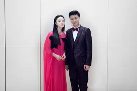 范冰冰与父亲范涛深情合唱 网友赞家族基因强大图片