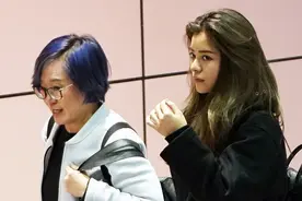 彭于晏前绯闻女友林珈安亮相机场 乖巧可人图片