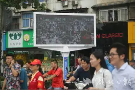 武汉启用行人闯红灯人脸识别抓拍系统图片