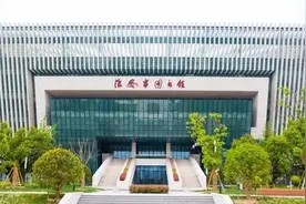 淮安的家长们，市图书馆少儿活动区于本周六正式开放，提前预约起来吧！图片