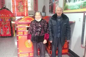 八旬老汉专做喜轿三十载 多少新娘伴着他的轿子出嫁图片