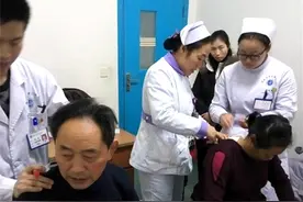 眉山市中医医院2017“三九贴”火热开贴图片