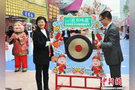 南宁举办生榨米粉文化旅游美食节 花婆送福图片