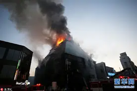 韩国一8层运动中心起火致28死图片