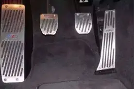 科目三起步、换挡中，双脚要这样配合图片