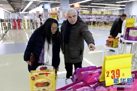 “一面之缘——‘探寻兰州牛肉面之旅’”海外媒体采访团走进兰州新区感受新区5年“蝶变”图片