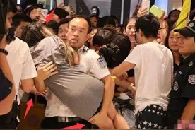 最让人担心的穿帮镜头，刘亦菲露了啥？保安大哥急忙把人抱走图片