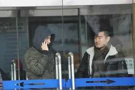 赫子铭被曝出现身精神病院 网友质疑：有点像炒作图片