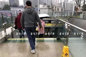 雨天在地铁口滑倒，摔得满头是血！南宁男子向地铁公司讨说法图片