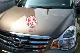 心塞！新车油漆竟有修补痕迹，市民怀疑买的是辆事故车图片