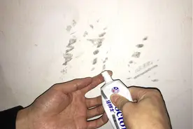 家里白墙上有黑色痕迹，非常难处理，使用牙膏几十秒变干净视频封面
