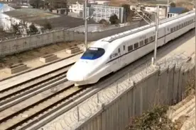 感受宁安高铁的速度！南京南至安庆D5605次通过当涂龙山桥视频封面