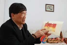 张富荣：坚持收藏烟标40余年图片