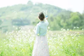 樱樱的《终究是陌生人》，被广大听众所喜爱的一首歌，值得一听