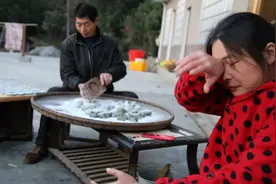 农村最贤惠的女人，靠自己做粑粑手艺养活一家人，背后的故事视频封面
