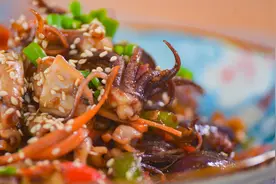 葱爆鱿鱼，鱿鱼最好吃的做法，提食欲，助消化！视频封面