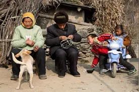 为什么现在的爷爷奶奶疼孙辈们，比疼儿子还亲？当父母的要反思了